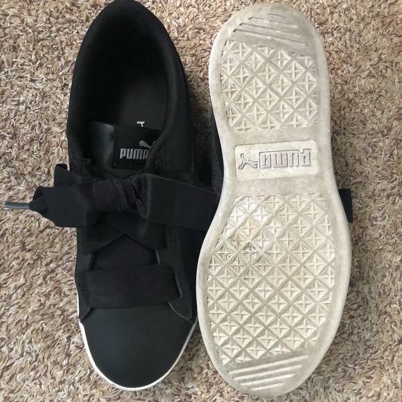 Cute Bow Laced Puma Sneakers - Picture 2 of 3